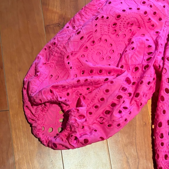 Reitman‘s fuchsia pink eyelet blouse with tie bottom, at waist. - Picture 4 of 10